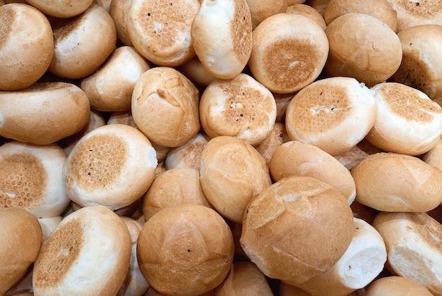 Foto ronde broodjes van de bakkerij brood en bakkerijproducten