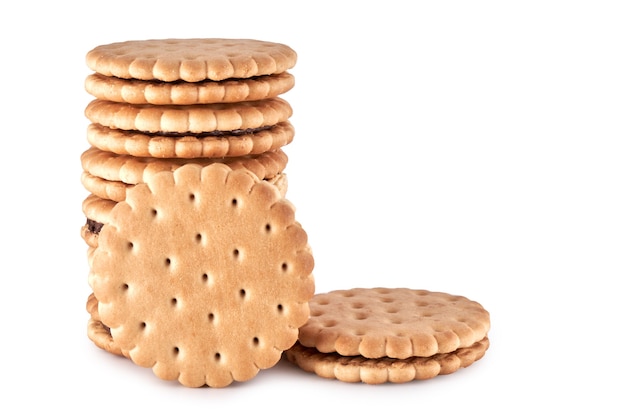 Foto ronde crackers met vulling geïsoleerd op wit, uitknippad