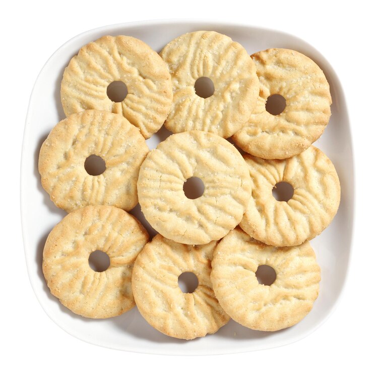 Ronde koek op een bord