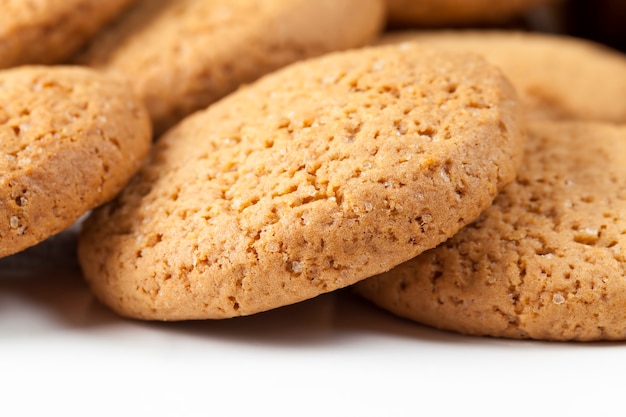 Ronde koekjes gemaakt van tarwe- en havermeel