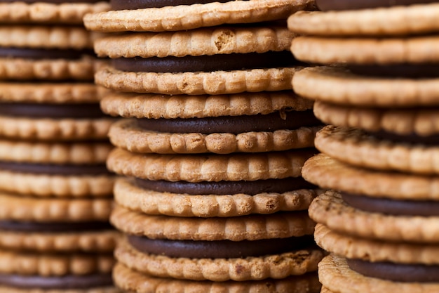 Foto ronde koekjes met chocoladevulling