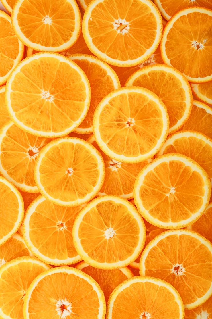 Foto ronde stukjes sinaasappel, in de vorm van textuur en lantaarns van verse, sappige plakjes