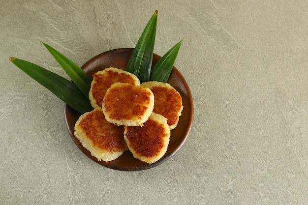 Ronde Wingko Babat, traditionele Indonesische snack gemaakt van kleefrijstmeel, suiker.