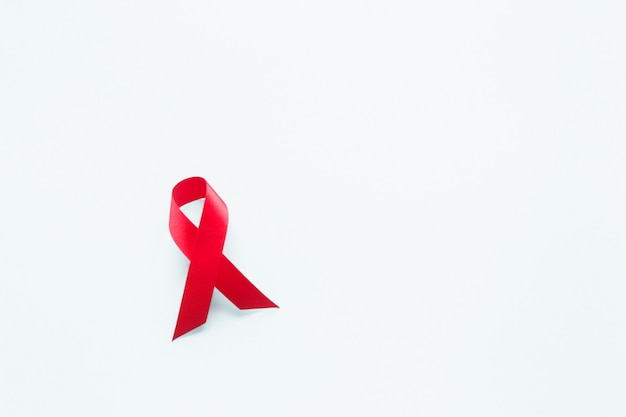 Rood AIDS-voorlichtingslint. Wereld aids dag en gezondheidszorg en geneeskunde concept