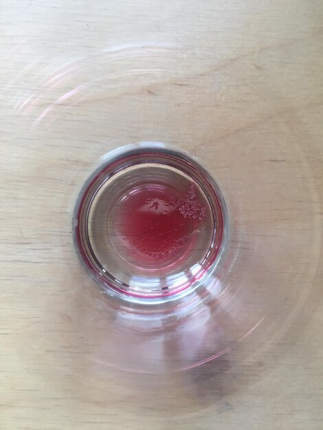 Foto rood drankje in een glas