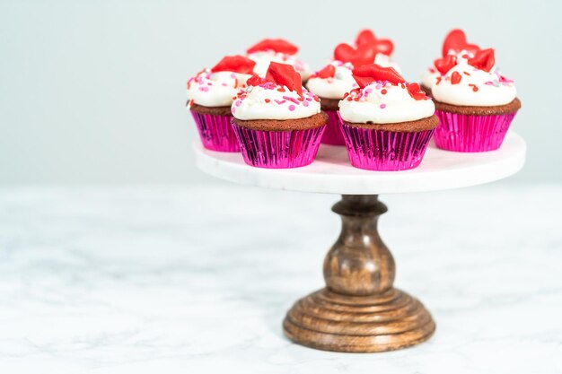 Foto rood fluwelen cupcakes