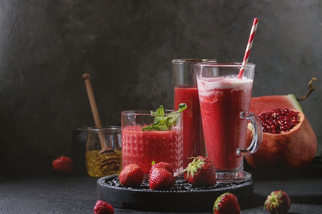 Rood fruitcocktails of smoothies