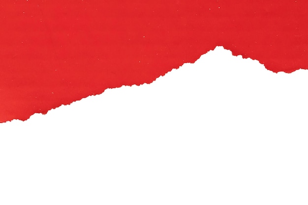Rood gescheurd papier, gescheurde randen, strookjes op witte achtergrond.