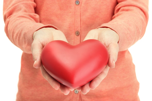 Foto rood hart in handen van de vrouw, close-up