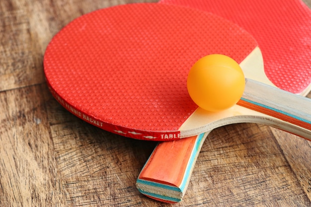 Rood racket tafeltennis