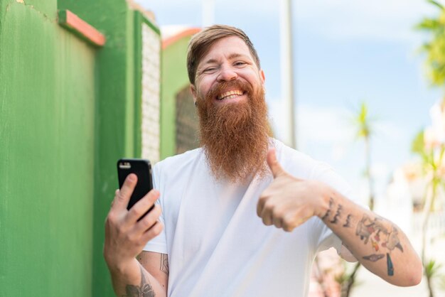 Roodharige man met baard