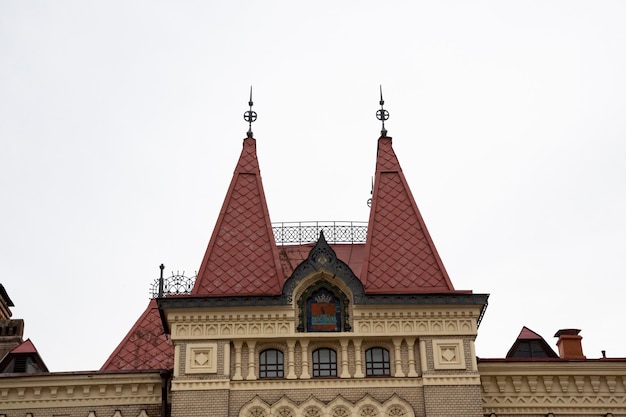 The roof of the museum building with arched windows is a former Grain Exchange, built in 1912 by the Moscow architect A.V. Ivanov in the Russian style in the city of Rybinsk, Russia