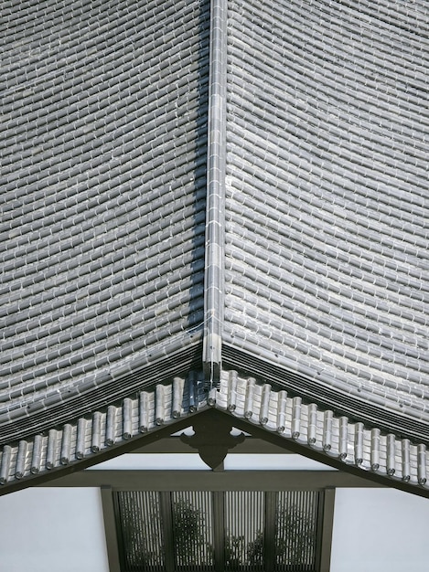 A roof with a shingle roof that has a shingle roof that has a diamond pattern.