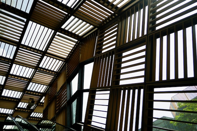 지붕 건설 목조 지붕 프레임 집 건설 추상 구조 배경 나무 질감 패턴 아키텍처 최소한의 개념