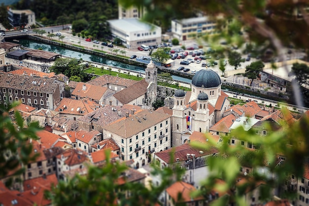 Foto vista panoramica del centro storico di cattaro