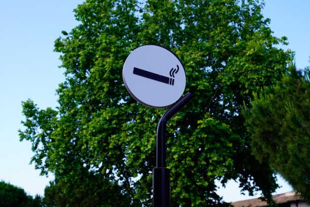 Rookgebied Aanwijzingsbord overeenkomst zone rook is toegestaan in het stadspark