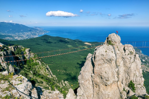Веревочный мост на горе АйПетри в Крыму