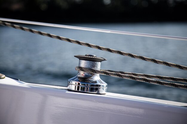 Foto corda legata a un taccuino da vela