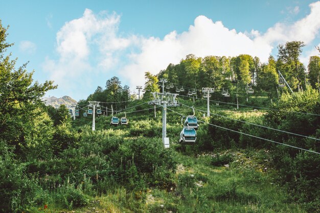 ローザクトールの山岳リゾートのロープウェイ