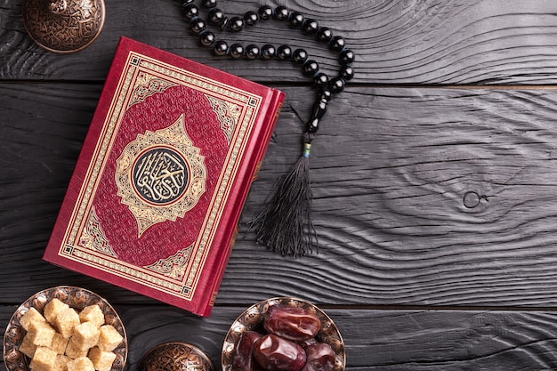 Четки на священном Коране
