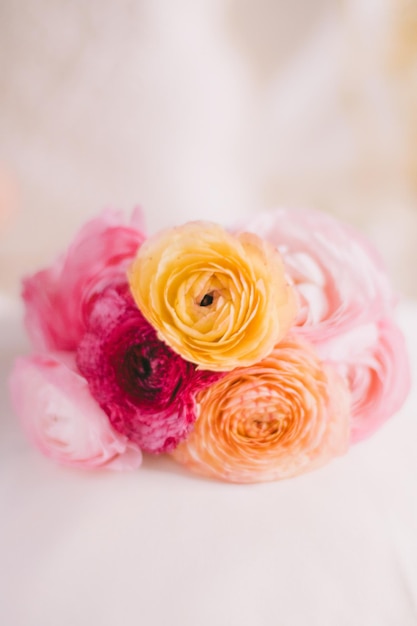 Rose bloemen bruidsboeket bruiloft vakantie en bloementuin gestileerd concept