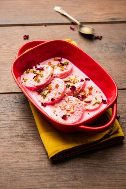 Rose Bread Rasmalai is de geknepen versie van traditionele Ras malai met sneetjes brood