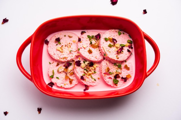 Rose Bread Rasmalai is de geknepen versie van traditionele Ras malai met sneetjes brood