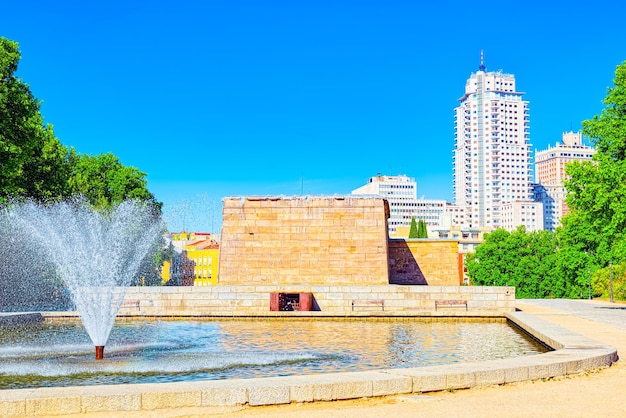 Photo rose garden of parque del oeste(mirador del templo de debod) a p