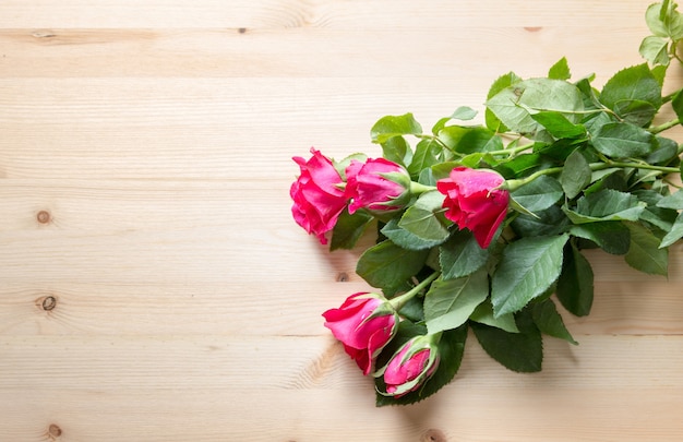 Rosa su legno da vendere su san valentino