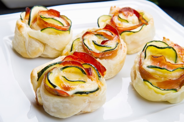 Roses puff pastry with zucchini and bacon