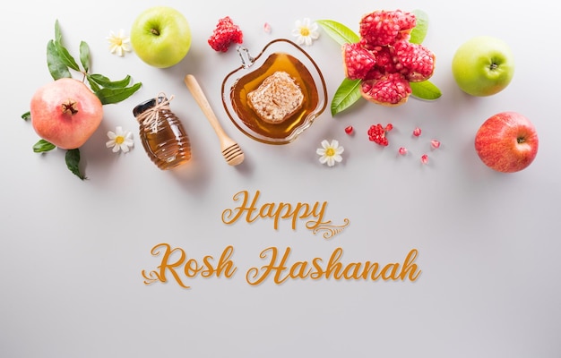 Photo rosh hashanah jewish new year holiday concept of traditional or religion symbols on pastel background