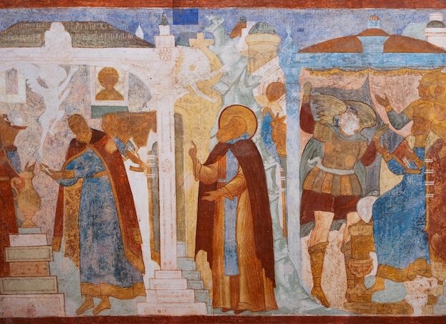 ロストフ ロシア 2023 年 6 月 10 日 ロストフ クレムリンの古代遺物とランドマークのフレスコ画で教会の壁を描く