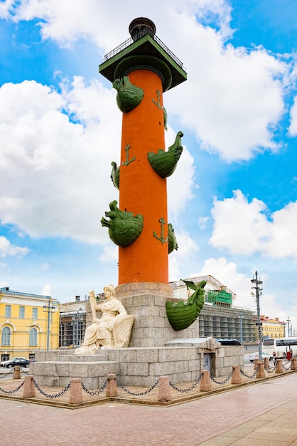 Rostral Columns aan het spit van Vasilievsky-eiland. Sint Petersburg. Rusland.