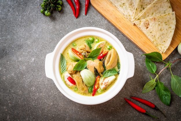 Roti and Green Curry with Chicken