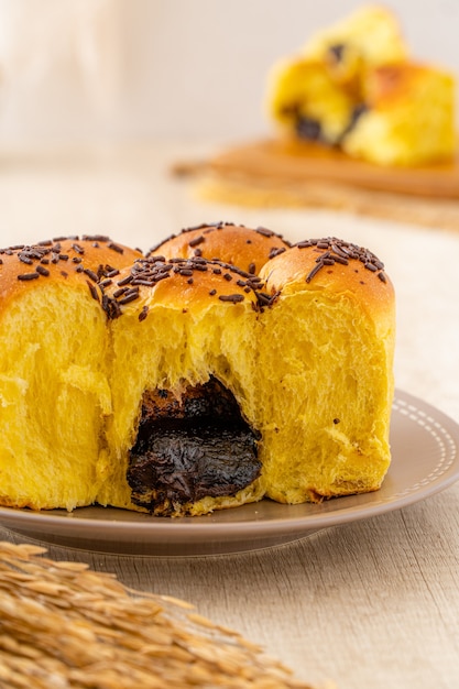 Foto roti sobek of roti gembong of zacht brood dit brood heeft een zoete smaak met een zachte textuur