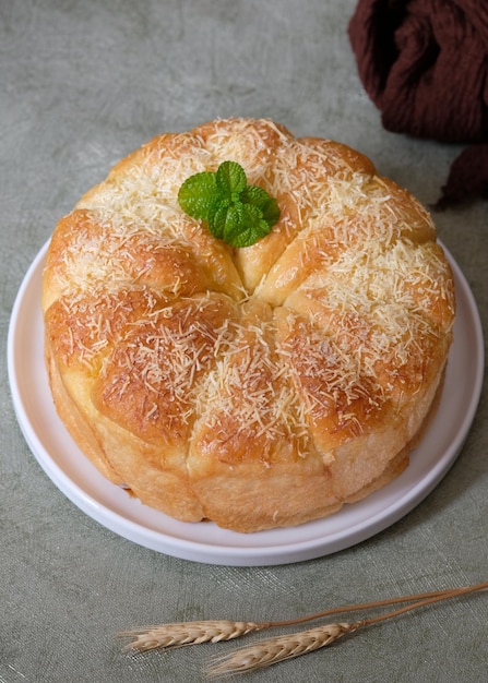 ロティテリンガガジャまたは象の耳のパンは、耳の象のような形をした白いミルクパンです