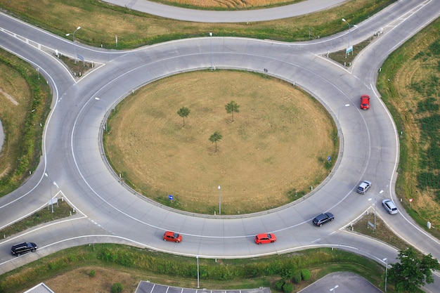 Rotonde wegverkeer vervoer vervoer kruispunt auto's antenne