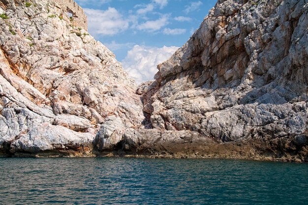 Rots en Middellandse Zee in Turkije