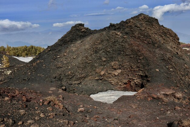 Rots in het vulkanische landschap