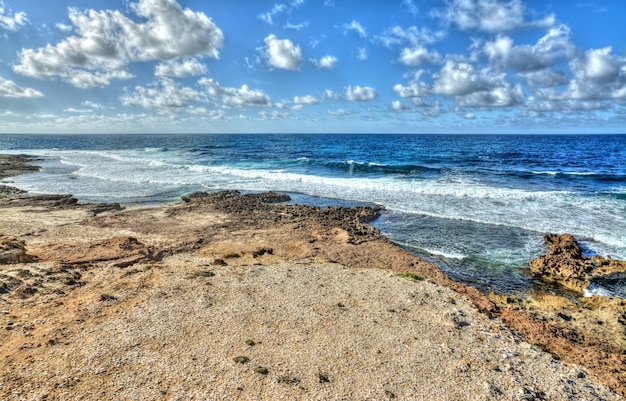 Rotsachtige kust in Argentiera Sardinië