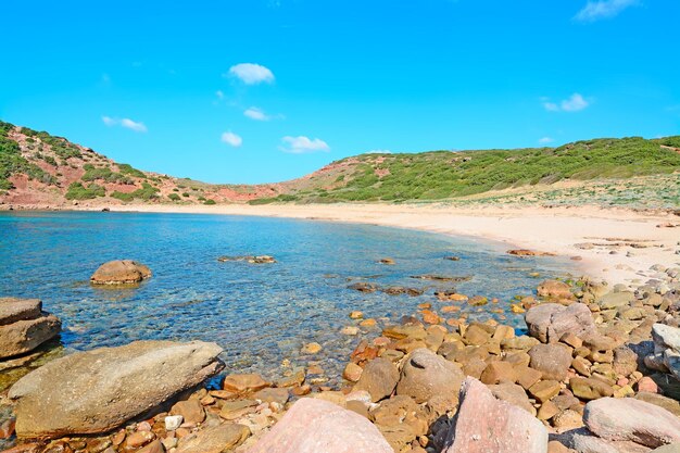 Rotsachtige kust in Is Arutas Sardinië