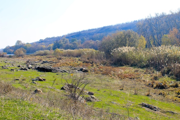 Rotsachtige kust van de rivier de Southern Bug