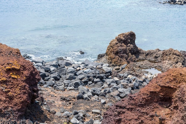 Rotsen en zee zijaanzicht van het eiland Tenerife