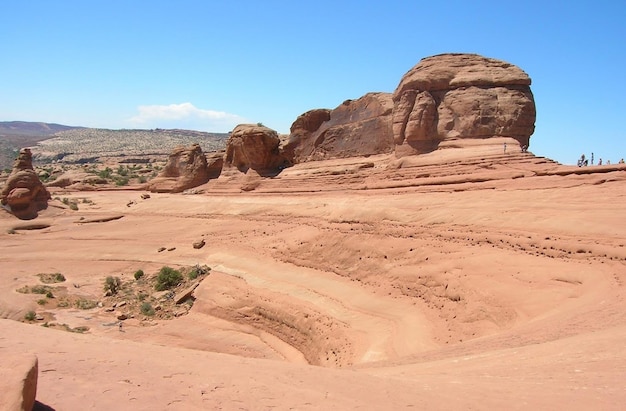 Foto rotsformaties in de woestijn tegen de lucht