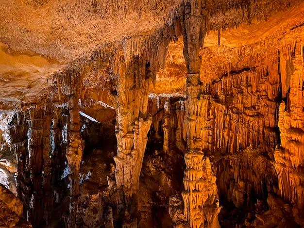 Rotsformaties in een grot