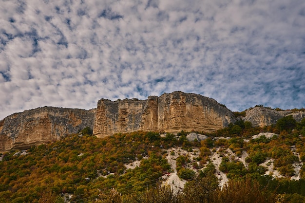 Foto rotsformaties op het landschap tegen de lucht