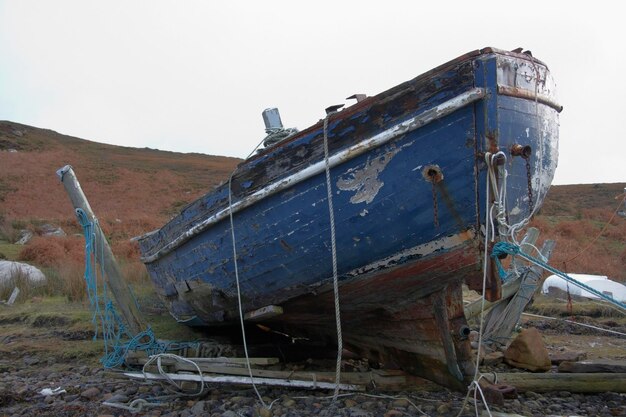 Photo rotten boat in scotland