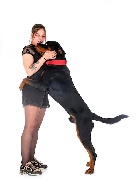 Photo rottweiler and woman in studio