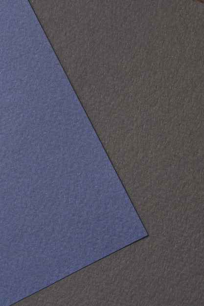 거친 크래프트 종이 배경 종이 질감 검정 파랑 색상 텍스트 복사 공간이 있는 모형