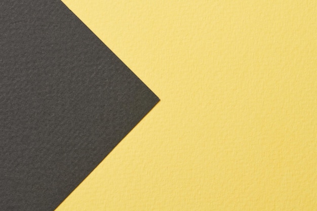 거친 크래프트 종이 배경 종이 질감 검정 노란색 색상 텍스트 복사 공간이 있는 모형